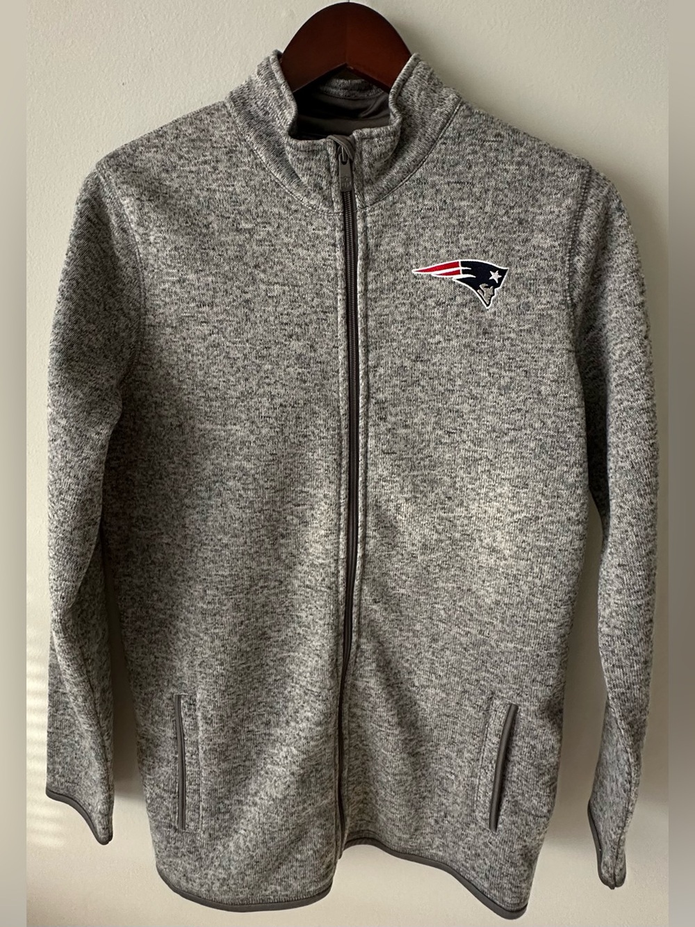 nfl team apparel youth xl 18 New England patriots full zip, never worn